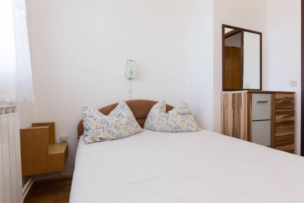 Apartment With Terace And Sea View Marica Krk Town Kültér fotó