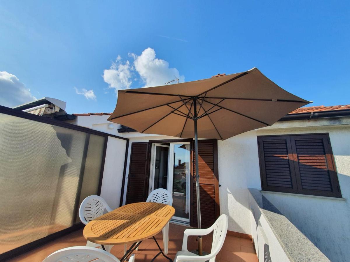 Apartment With Terace And Sea View Marica Krk Town Kültér fotó